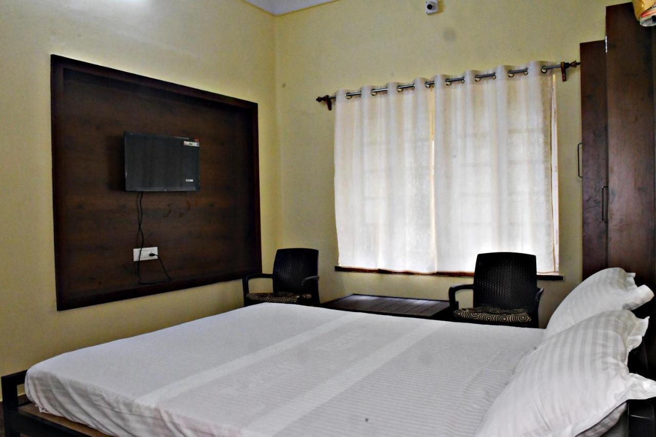 Jhargram Eshani Hotels And Guest House Exterior photo